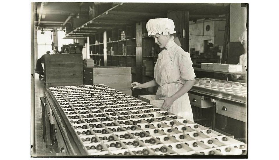 Candy sorter in the old Huyler factory, New York City