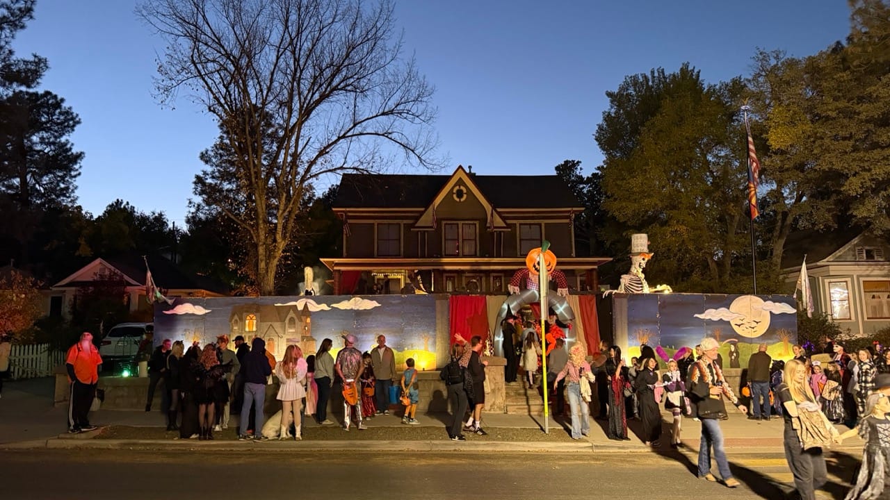 Hallowe’en & Trick-or-Treats: A History | #PSC 159