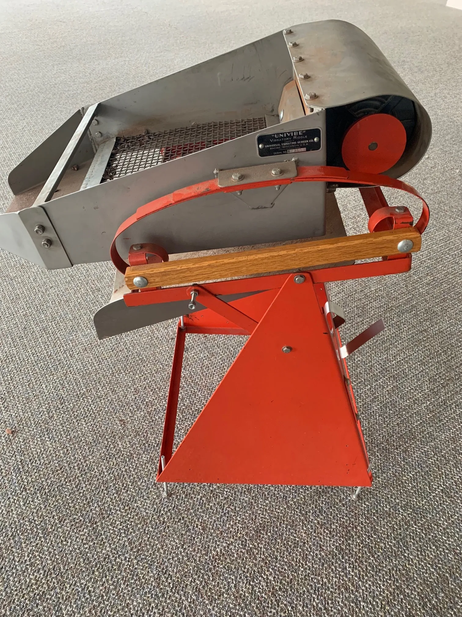 Vibratory Riddle/Screener and screens for sale