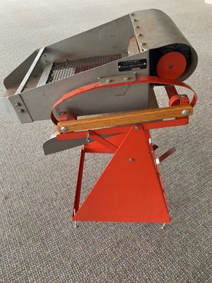Vibratory Riddle/Screener and screens for sale